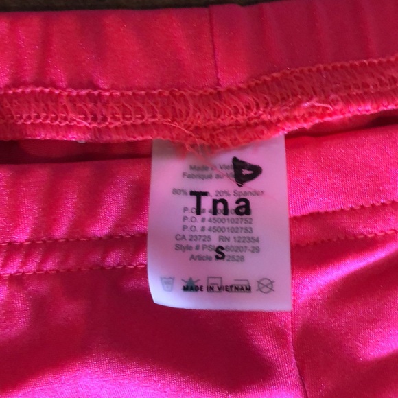 Brand new TNA bike shorts, vibrant neon colour - Picture 3 of 4